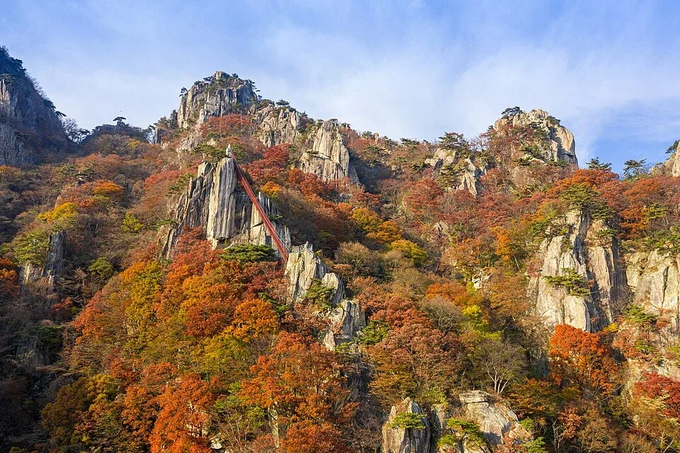 대둔산의 가을 바위 능선