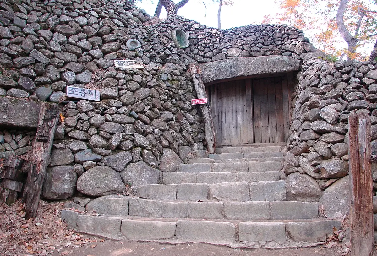 삼성궁의 돌계단과 석문 자료사진