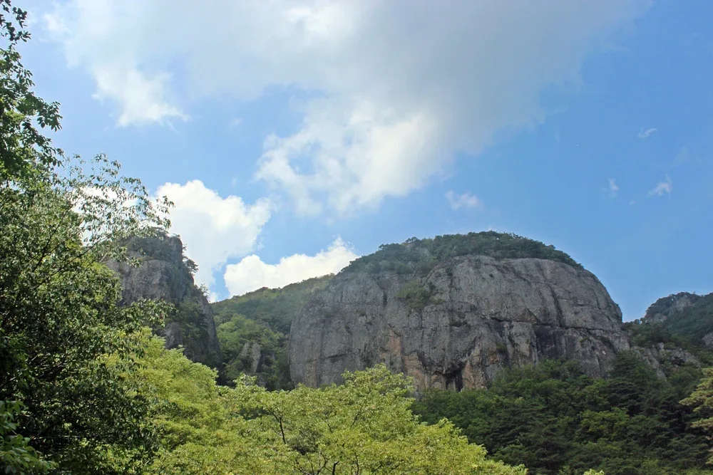주왕산의 실제 암벽 경관